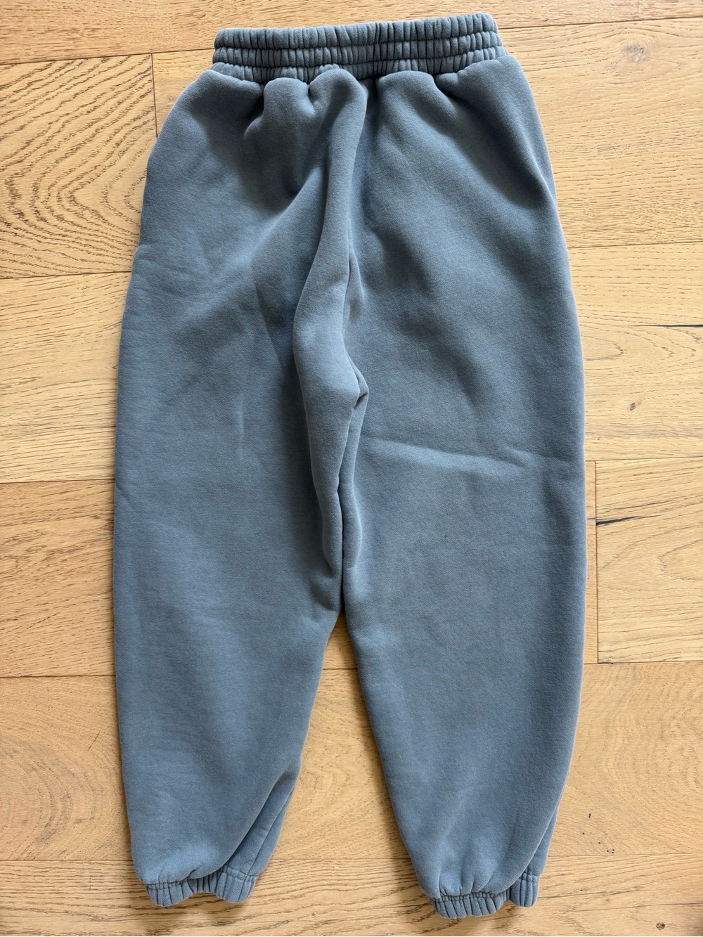 Comfrt signature sweats kids size medium.  Color sky.